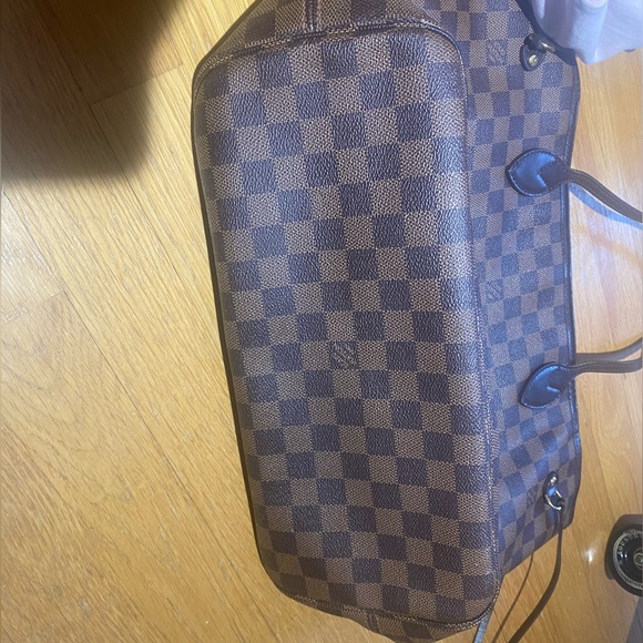Louis Vuitton Neverfull MM - Picture 7 of 12